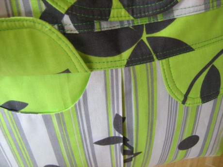 kabelka zelená - detail kapes